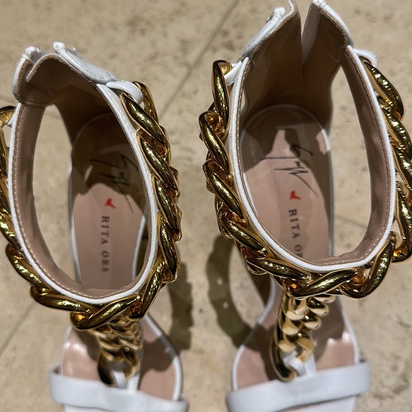 NWT Giuseppe Zanotti x Rita Ora Curb Chain T-Strap Sandal Heels
